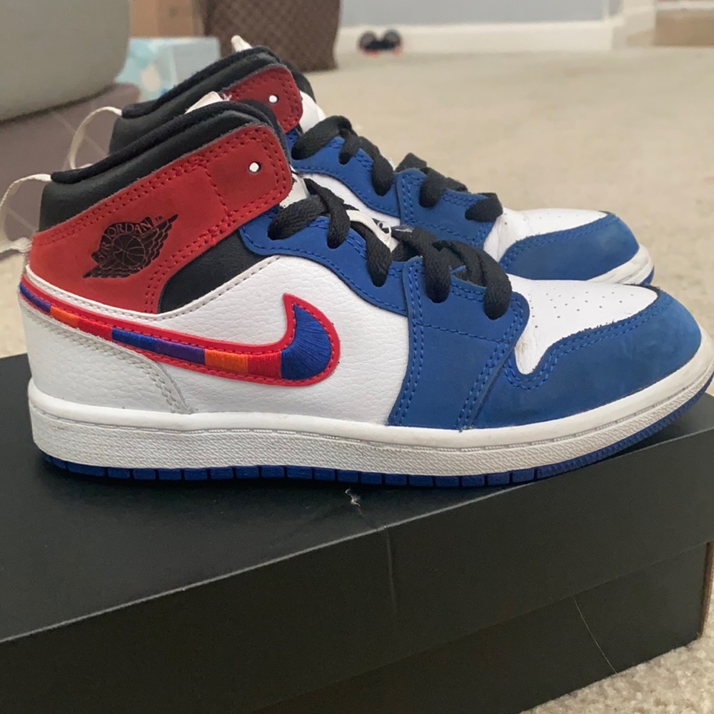 🛍Jordan 1’s MIS SE size 1 youth